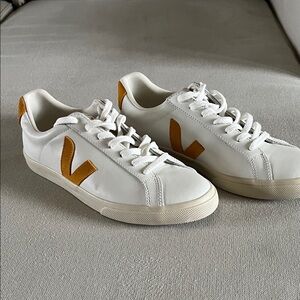 NWOT Veja Campo Sneakers in Chrome Free/Extra White/Safron